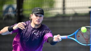 Read more about the article Draper beats Bellucci to reach Japan Open last 16