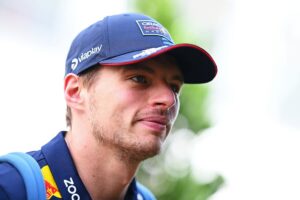 Read more about the article F1 Singapore GP LIVE: Practice schedule and FP2 updates as Max Verstappen is penalised for swearing