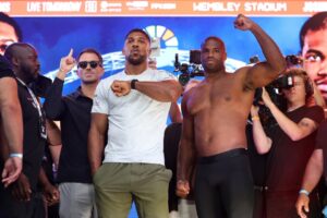 Read more about the article Anthony Joshua and Daniel Dubois show off ripped physiques as pair weigh just 4lbs apart ahead of fight