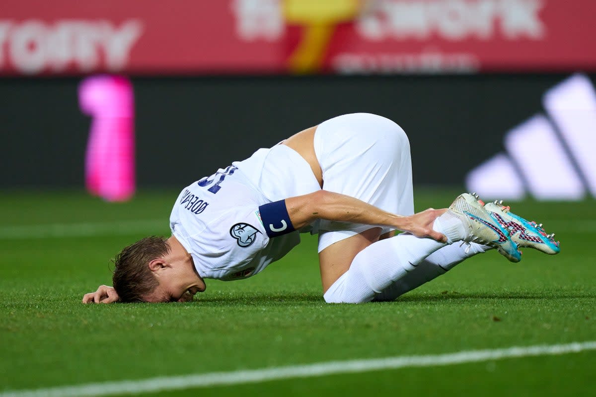 You are currently viewing Martin Odegaard spotted on crutches in Arsenal injury scare for north London derby