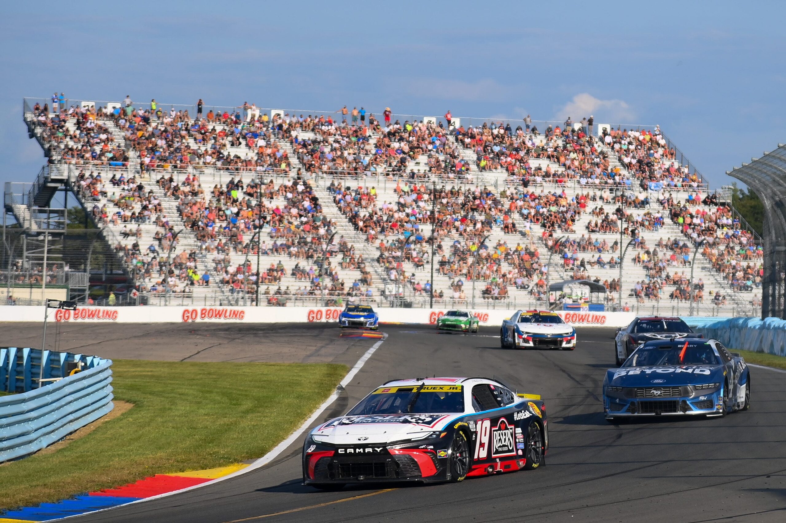 Read more about the article How to watch NASCAR playoffs at Bristol: Time, channel for Bass Pro Shops Night Race