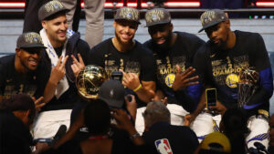 Read more about the article Warriors have multiple paths to properly celebrating franchise icons