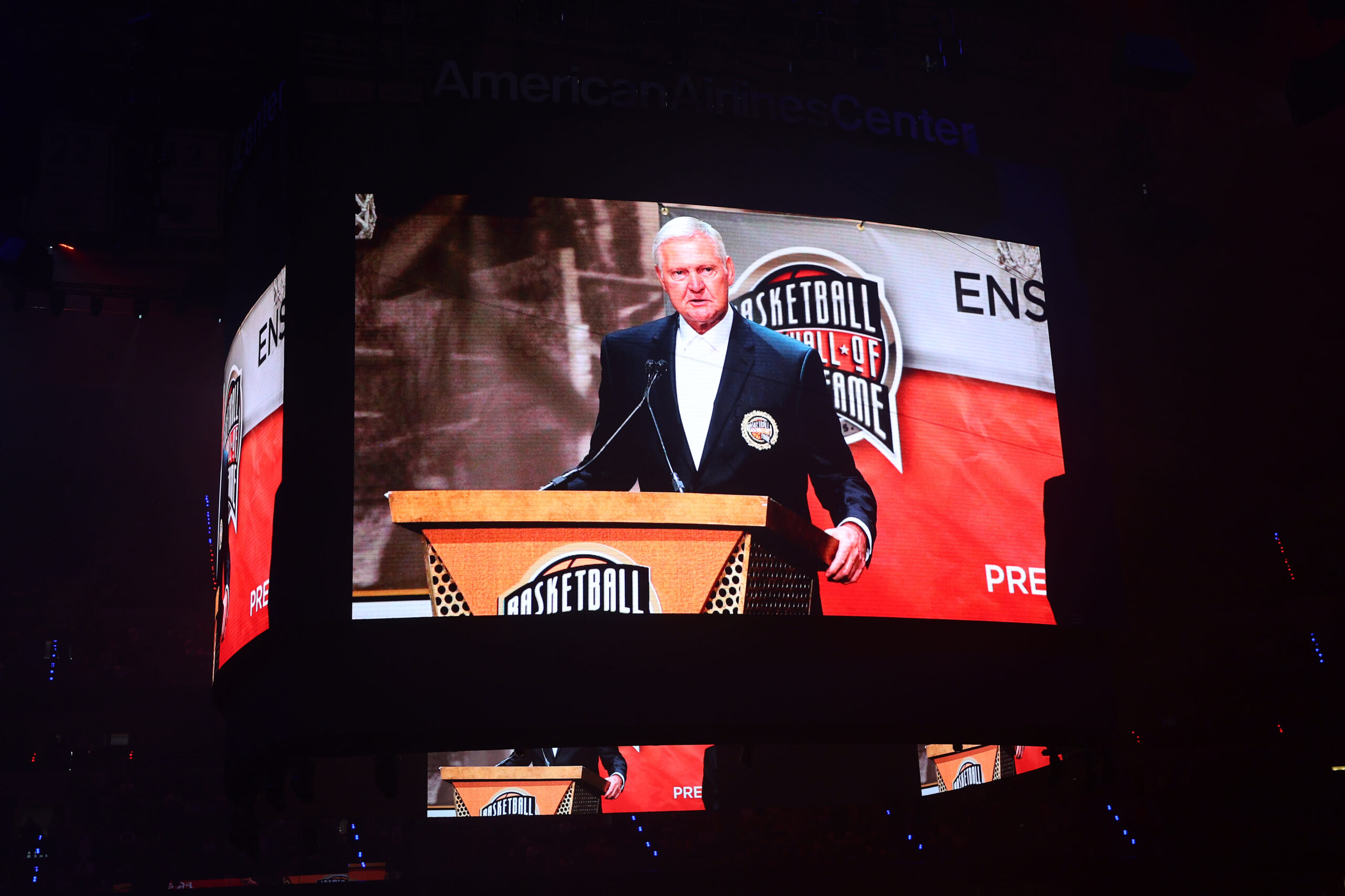 You are currently viewing Lakers to honor NBA icon Jerry West with No. 44 jersey patch this season