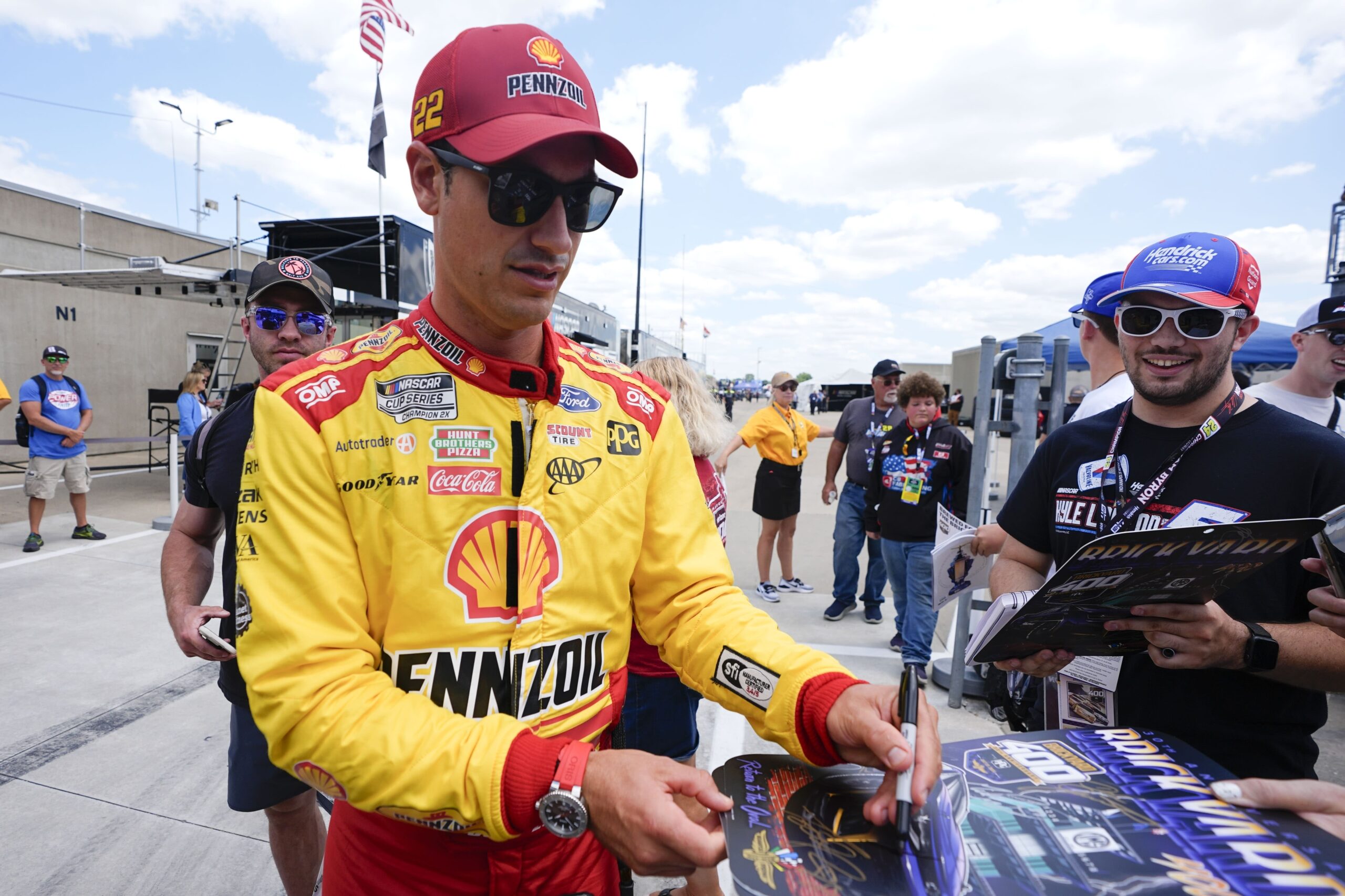 You are currently viewing Joey Logano wins NASCAR playoff opener at Atlanta to advance to 2nd round