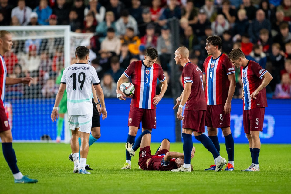 You are currently viewing Mikel Arteta confirms Arsenal captain Martin Odegaard faces extended period out with ‘quite significant’ ankle injury