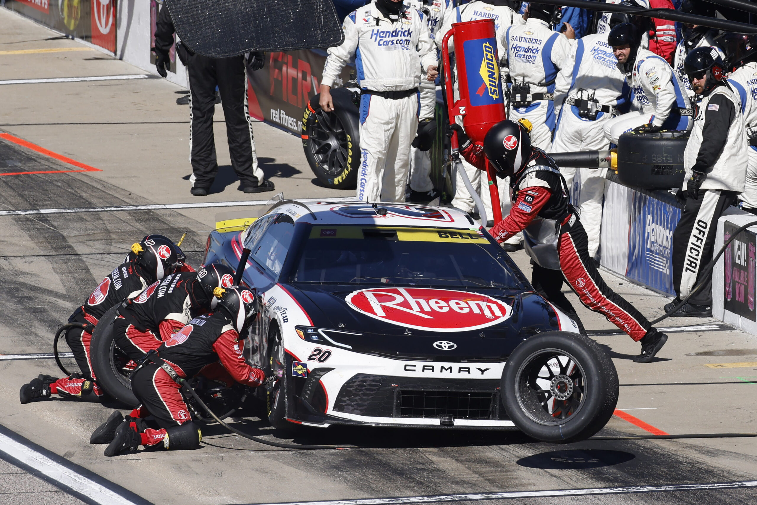 You are currently viewing Survive and advance is the mantra for NASCAR Cup Series playoff contenders after chaotic Kansas race