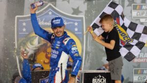 Read more about the article Kyle Larson scores dominant Bristol win