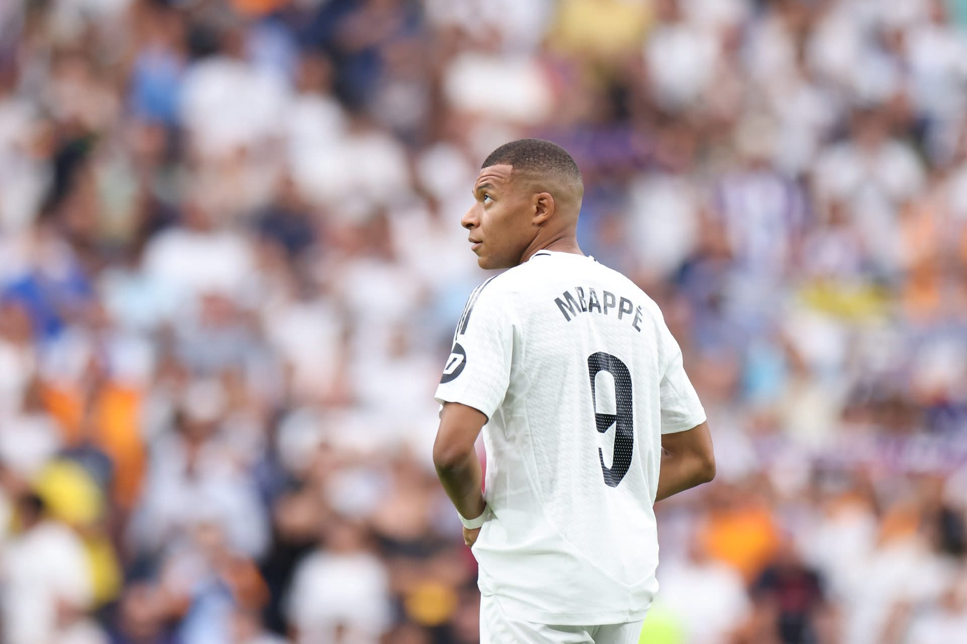 You are currently viewing Kylian Mbappe and PSG urged to settle wage dispute through mediation