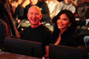 Read more about the article Jeff Bezos sparks speculation about multi-billion-pound deal with Dana White at UFC 306