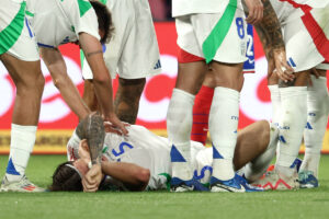 Read more about the article Calafiori sustains injury in bizarre incident during France 1-3 Italy