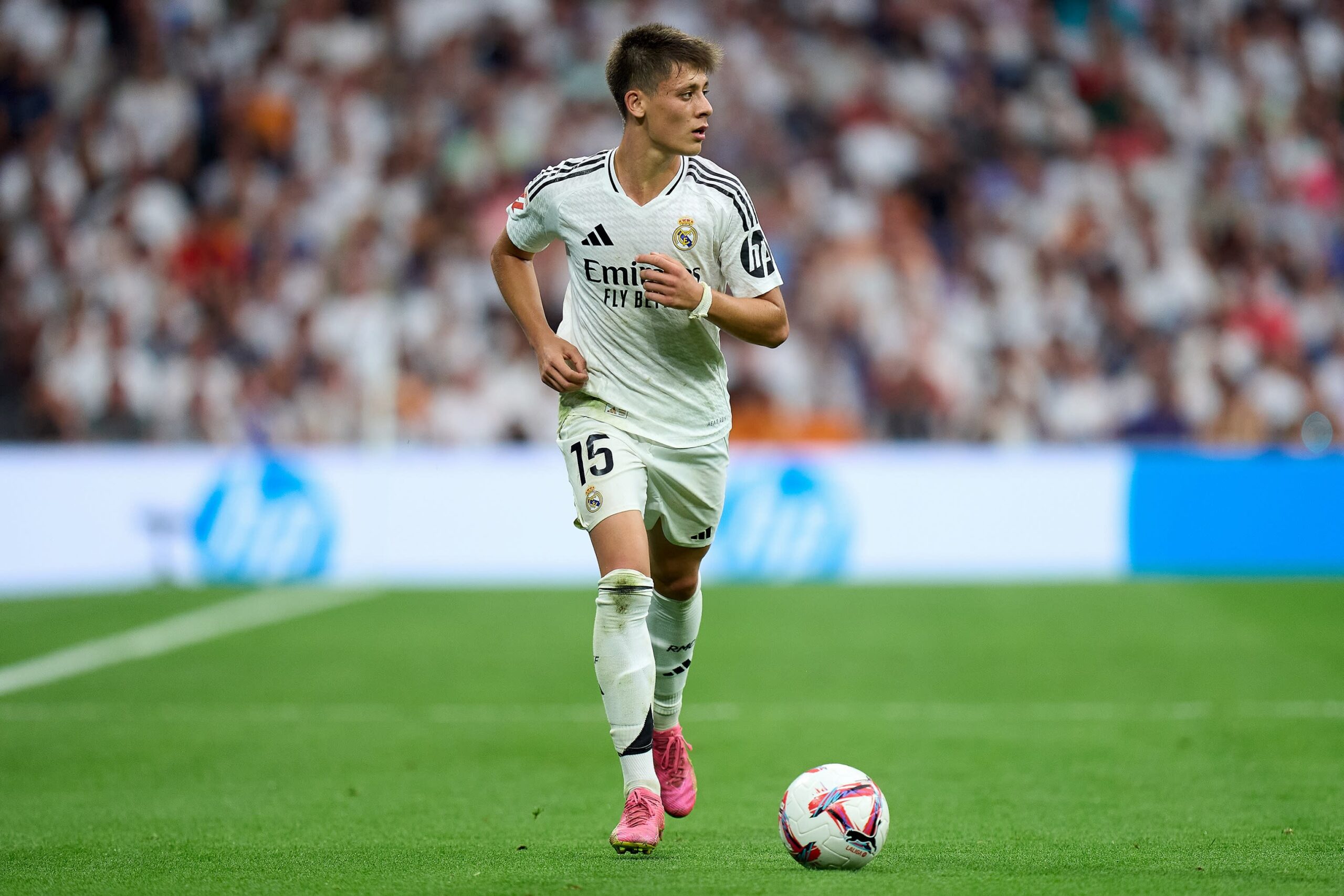 Read more about the article 19-year-old Real Madrid midfielder avoids injury after suffering a harsh tackle