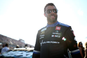 Read more about the article NASCAR: Bubba Wallace signs contract extension with 23XI Racing