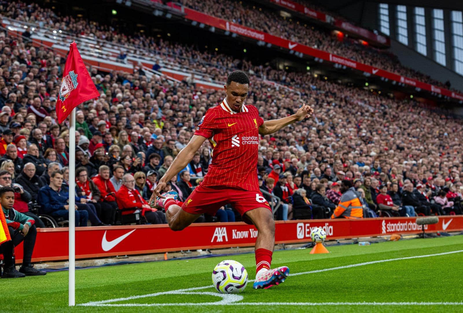 Read more about the article Jamie Carragher Warns Trent Alexander-Arnold About Future