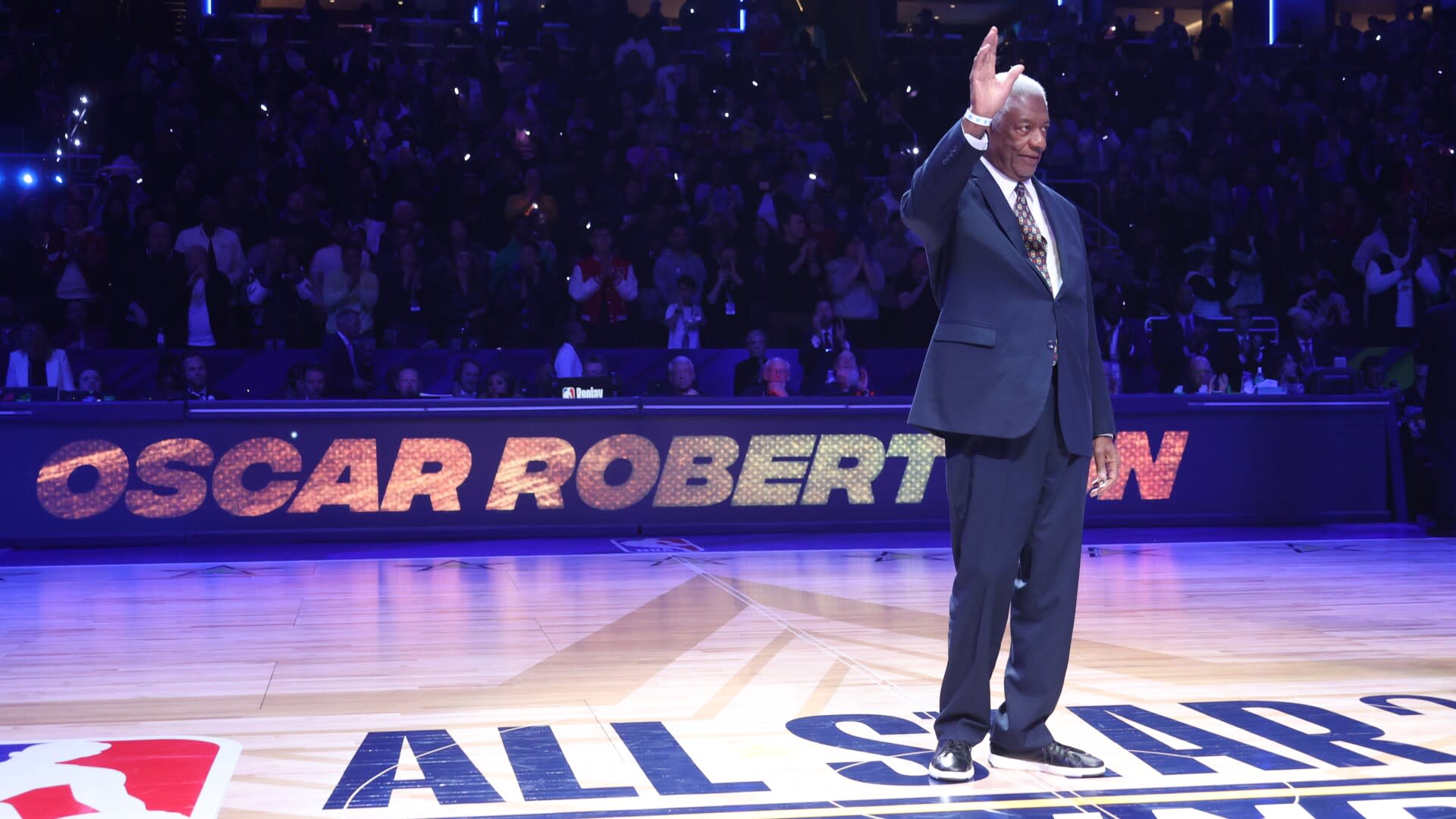 Read more about the article Oscar Robertson recounts time he got a telegram from KKK saying if he played ‘they’re going to shoot me’