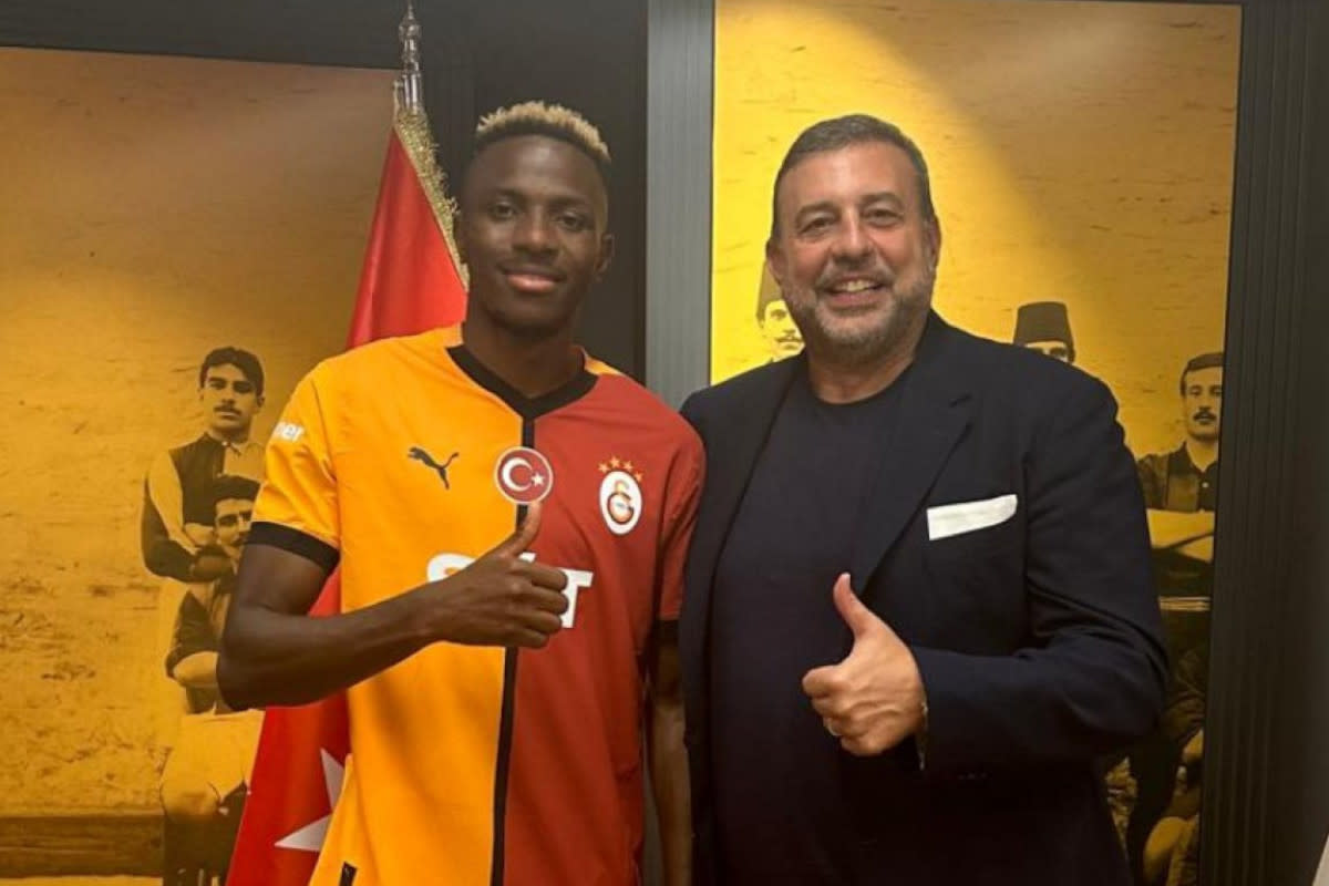 You are currently viewing Official: Osimhen joins Galatasaray from Napoli, but extends contract to 2027