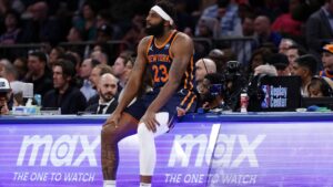 Read more about the article Knicks center Mitchell Robinson still recovering from foot surgery, likely out until around Christmas