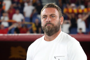 Read more about the article De Rossi meets his idol Roy Keane in Rome