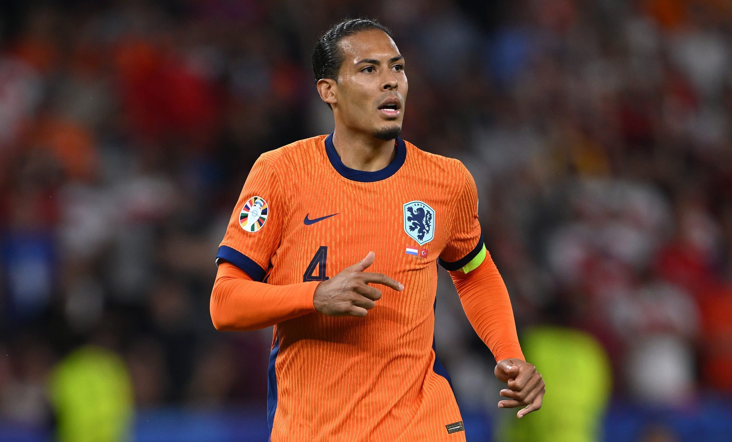 You are currently viewing Van Dijk eyes two-year deal to stay at Liverpool beyond 2025