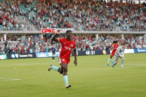 Read more about the article Temwa Chawinga equals stunning record to secure NWSL royalty status 👑