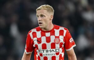 Read more about the article Donny van de Beek ‘struggling to adapt at new club’ after Manchester United exit