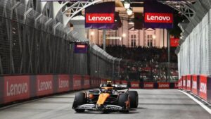 Read more about the article Norris heads Leclerc in Singapore GP practice