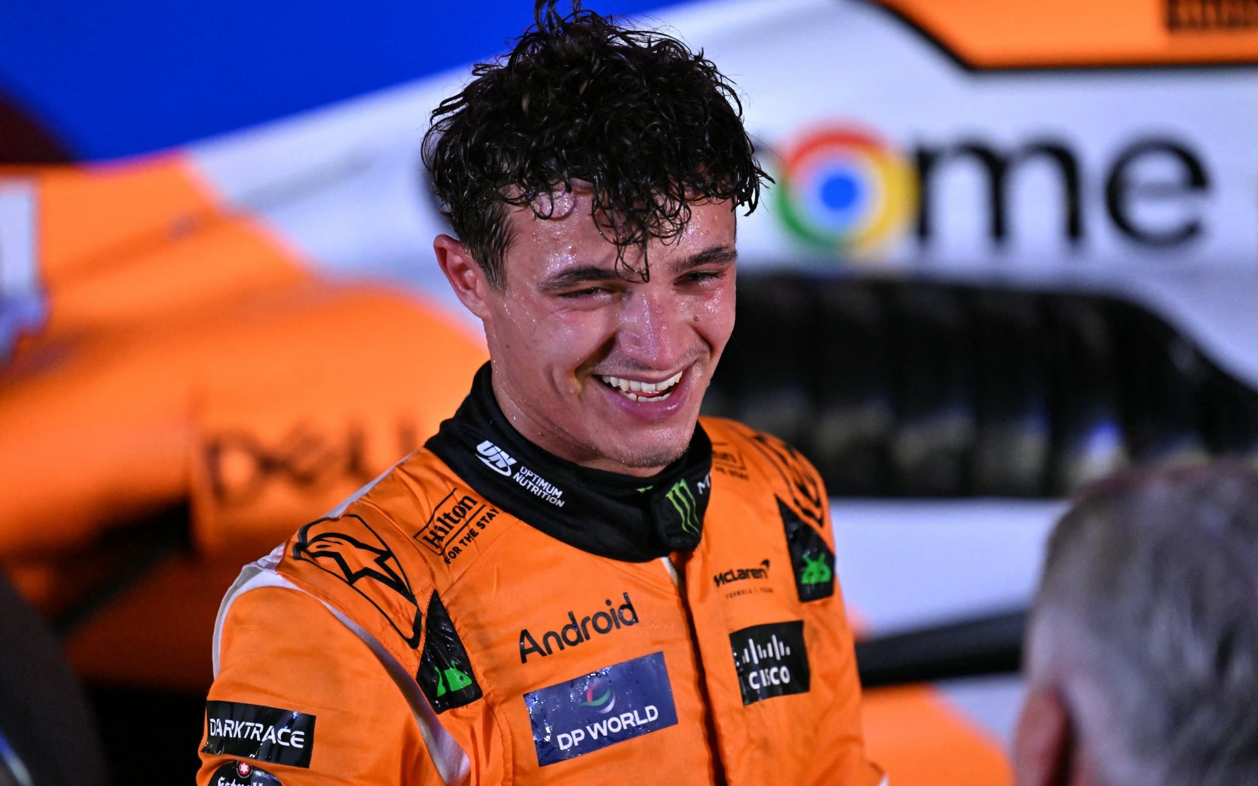 You are currently viewing Lando Norris dominates Singapore GP to cut Max Verstappen’s championship lead