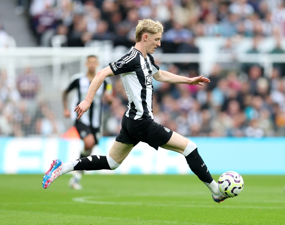 Read more about the article Newcastle demands priced Arsenal & Liverpool out of winger move