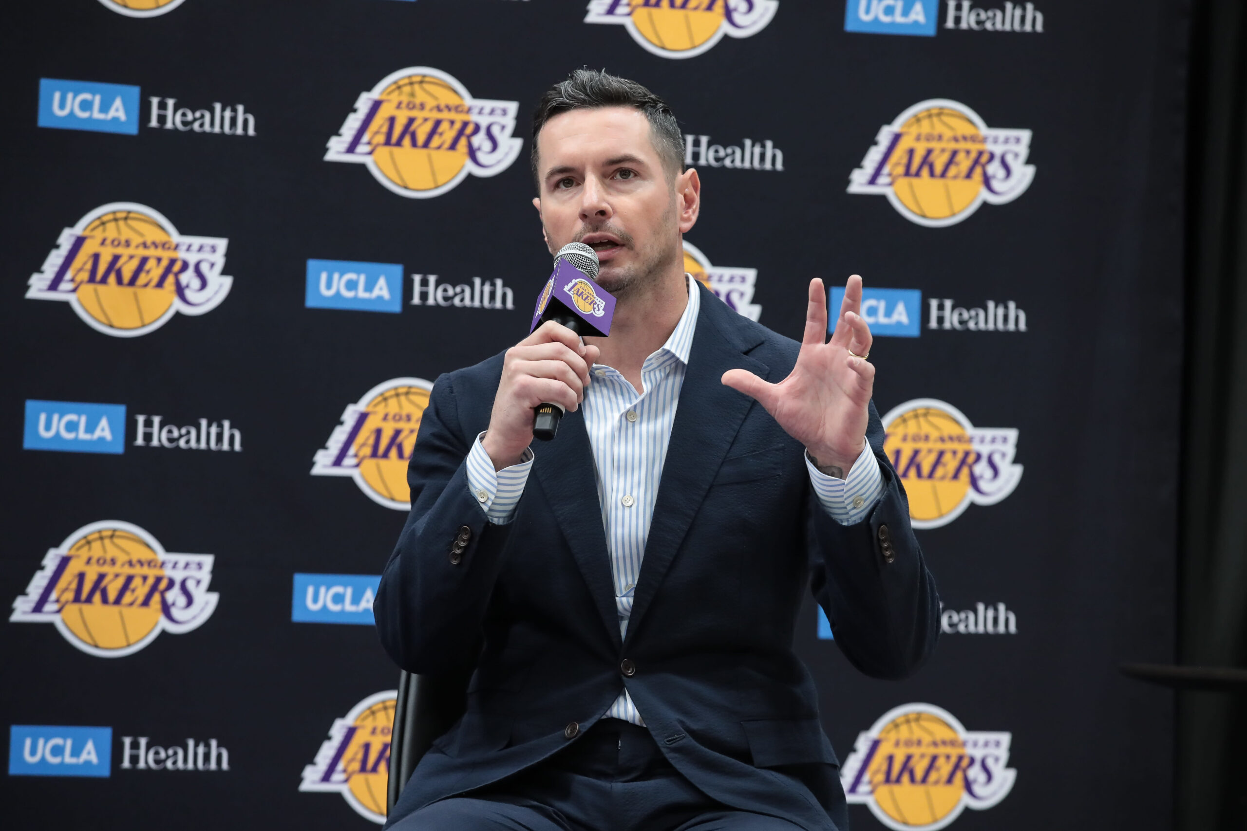 You are currently viewing Lakers coach JJ Redick reveals team’s starting lineup before training camp