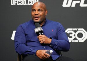 Read more about the article Daniel Cormier says Jon Jones would never fight Tom Aspinall at UFC 309 even if he’s the backup fighter