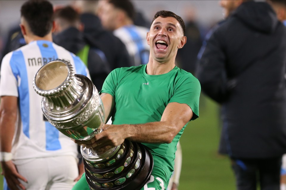 Read more about the article Aston Villa’s Emi Martinez slapped with international ban for lewd trophy celebration and camera slap