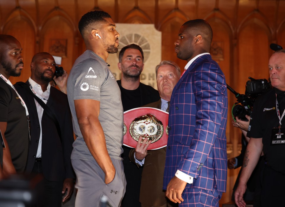 You are currently viewing Daniel Dubois admits he is ready to break rules with tactics in Anthony Joshua fight