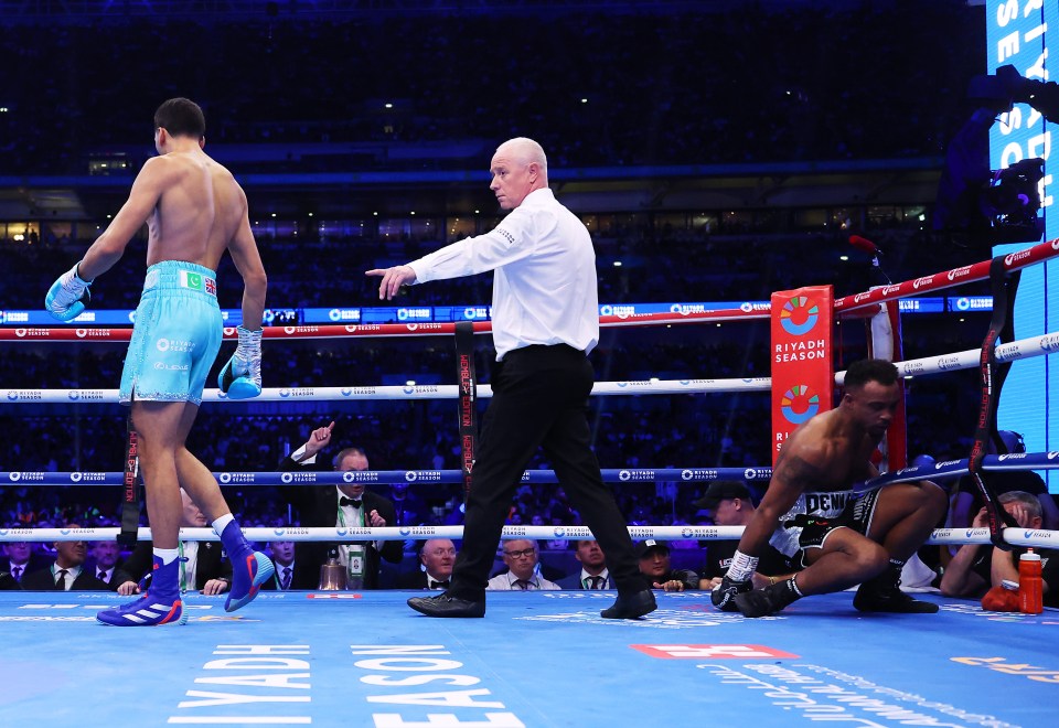 You are currently viewing Hamzah Sheeraz sinks Tyler Denny with sickening body shot KO after blistering 13-second knockdown on Anthony Joshua vs Daniel Dubois undercard