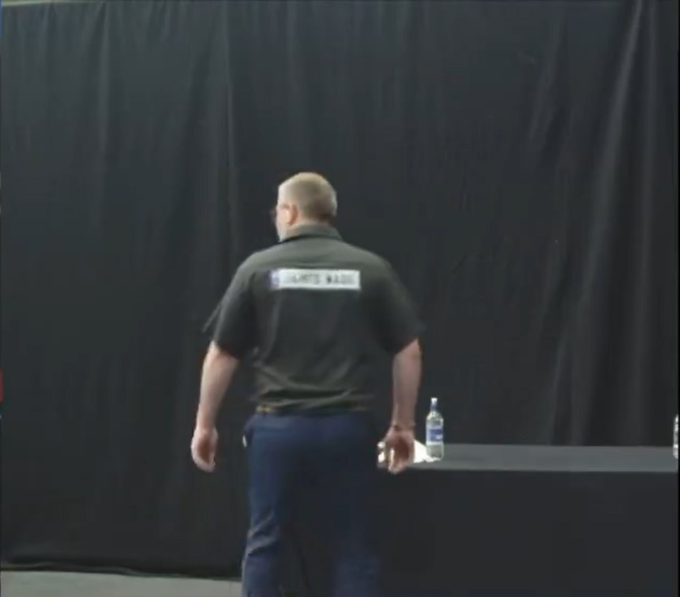 You are currently viewing ‘Funniest bloke on the tour’ – Darts player James Wade’s post-match fart goes viral