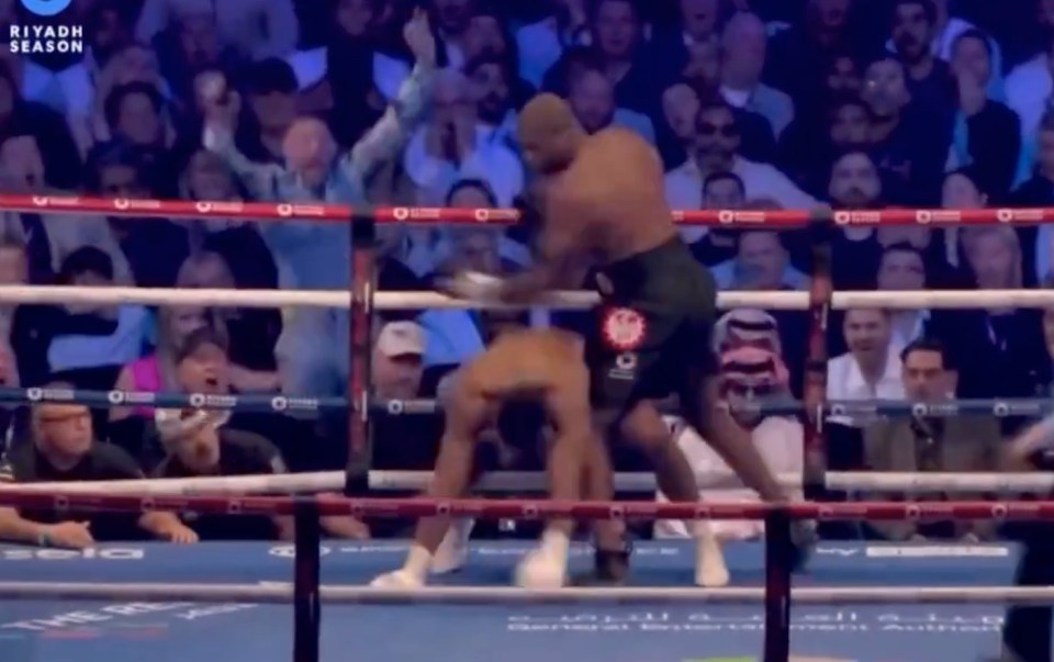 You are currently viewing Conor McGregor sends fans wild as UFC legend goes viral for animated reactions during Anthony Joshua vs Daniel Dubois