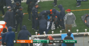 Read more about the article Denver Broncos running back leaves field on a stretcher after taking huge hit in New York Jets contest