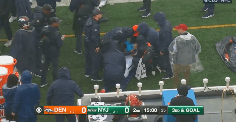 You are currently viewing Denver Broncos running back leaves field on a stretcher after taking huge hit in New York Jets contest