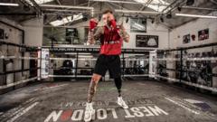 Read more about the article Amputee boxer wins fight for amateur bouts