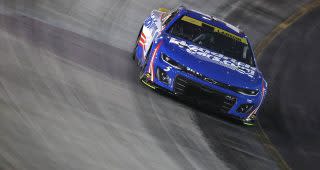 You are currently viewing Kyle Larson shines bright under the lights with Bristol win; Round of 12 field set