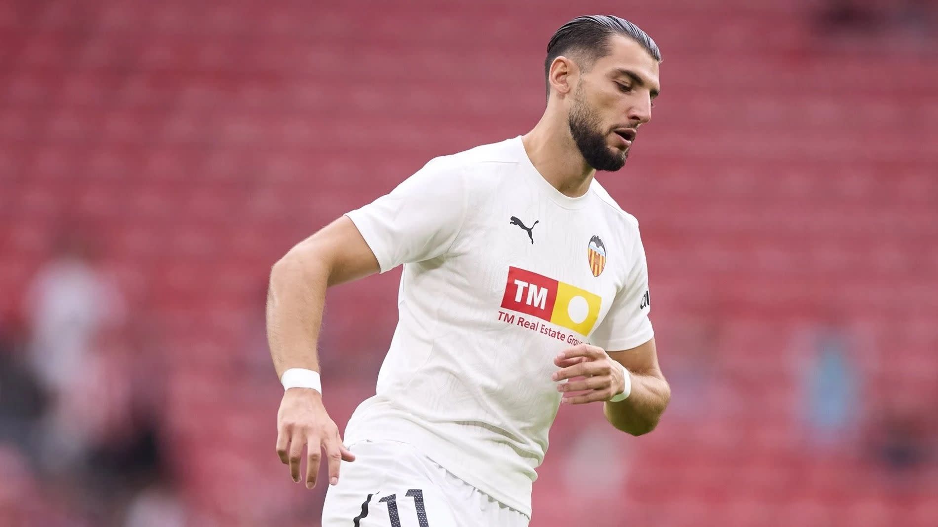 Read more about the article Valencia teammate hits out at Rafa Mir – “It is a lack of respect for the club and the fans”