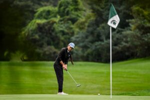 Read more about the article Behind Alena Li’s strong day, Okemos girls golf takes top spot at CAAC Open