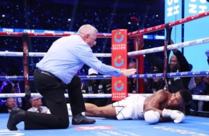 Read more about the article Anthony Joshua told to RETIRE by British boxing great after defeat to Daniel Dubois