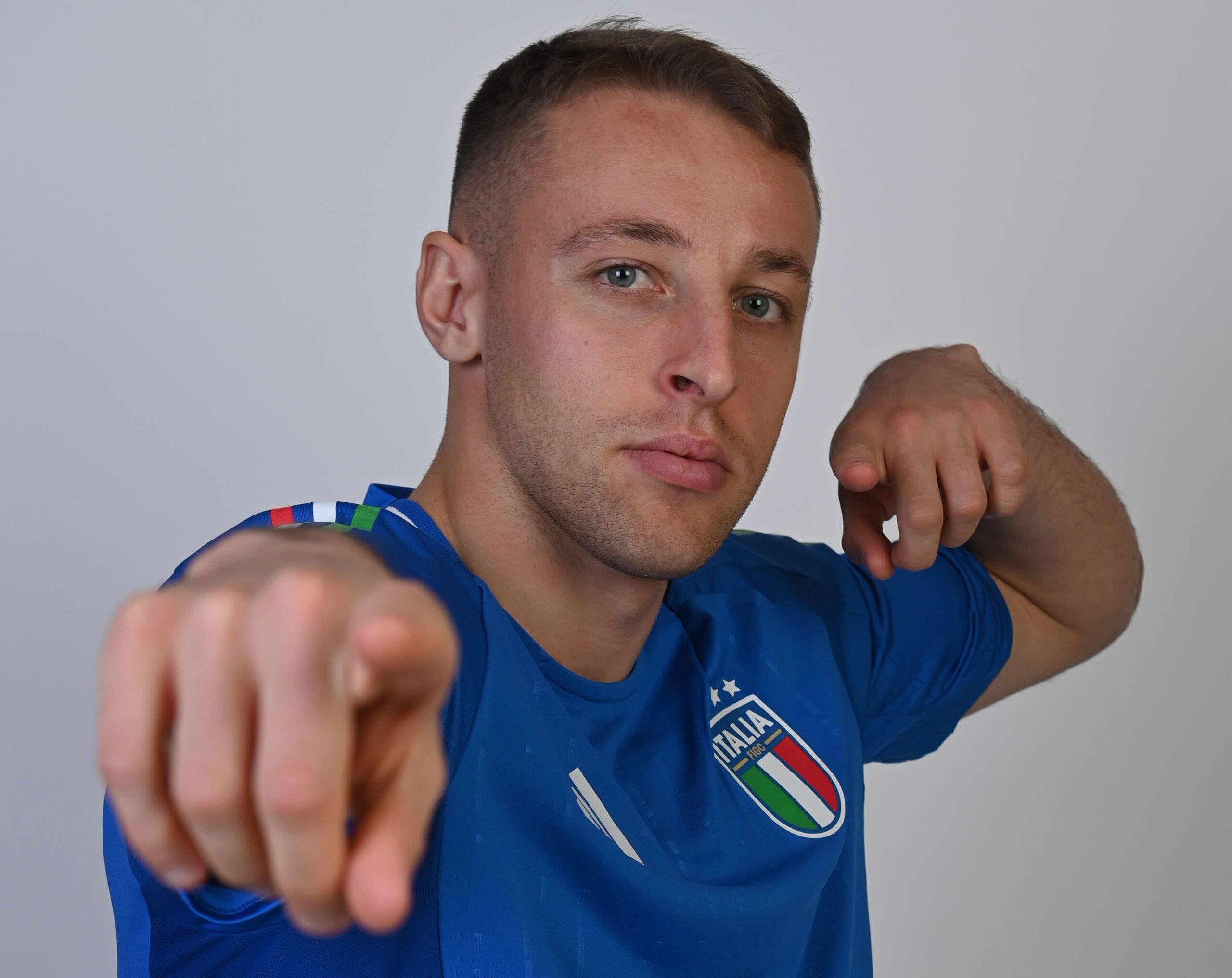 You are currently viewing Photo – Inter Milan Star Celebrates Italy 3-1 UEFA Nations League Win Vs France