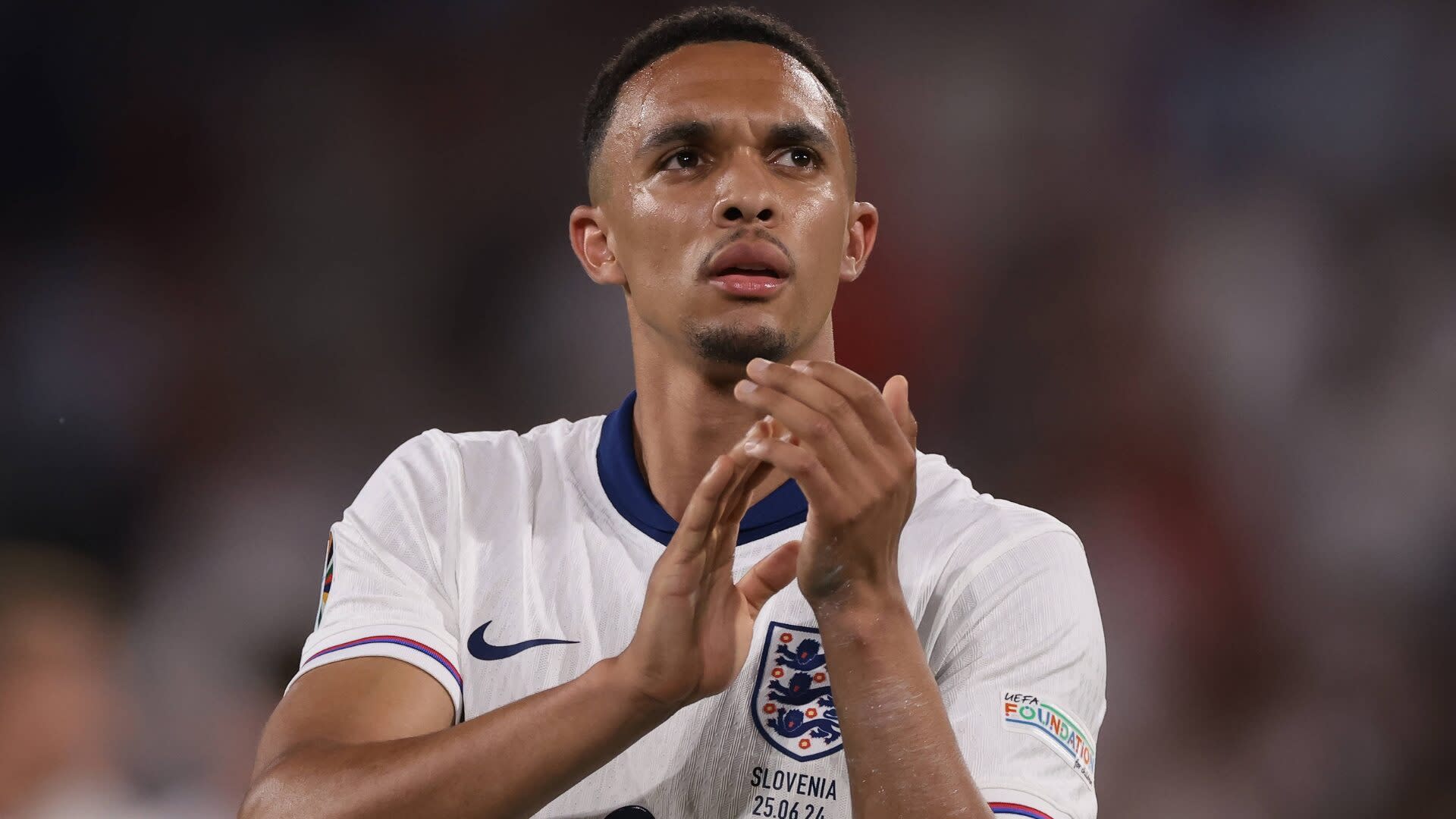 You are currently viewing New England manager outlines stance on Trent Alexander-Arnold midfield role