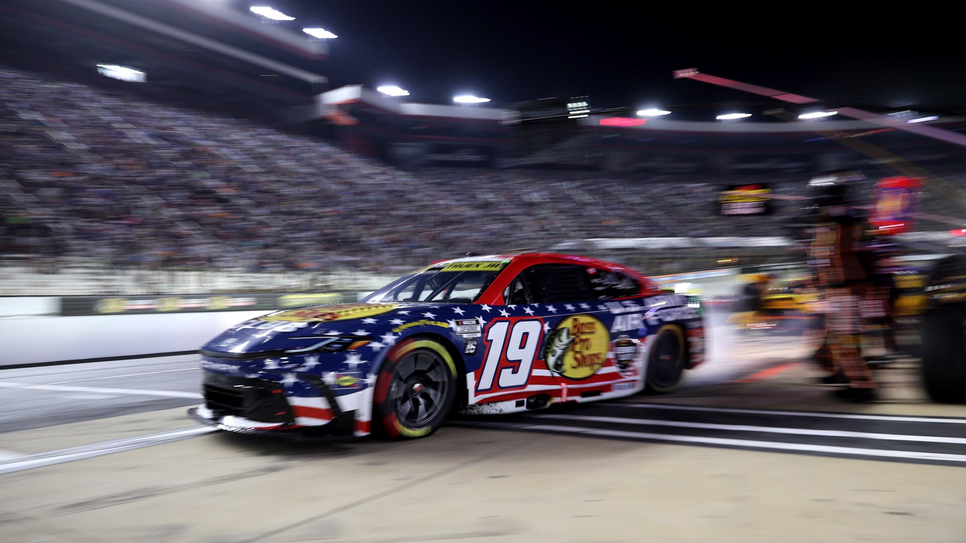 You are currently viewing Martin Truex Jr.’s title hopes in Bristol after pit road speeding penalty