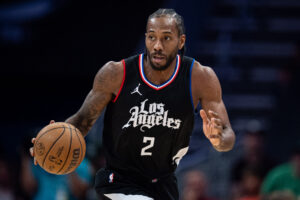 Read more about the article Clippers star Kawhi Leonard underwent knee procedure this offseason, will be limited to start training camp