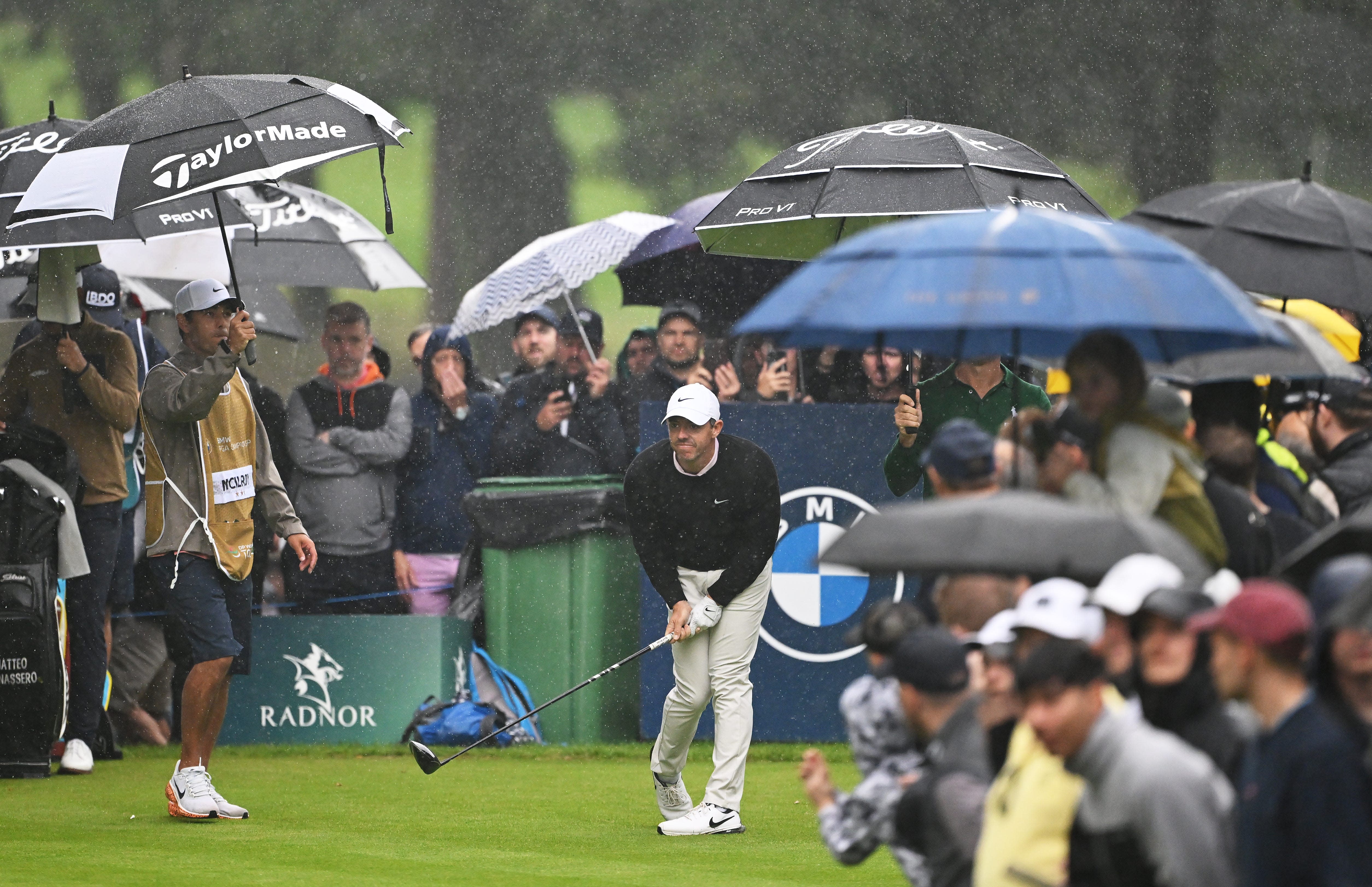 Read more about the article Photos: Players, fans battle heavy rain as big names contend at 2024 BMW PGA Championship