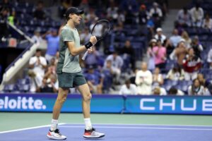 Read more about the article Roger Federer says there are still questions to be answered over Jannik Sinner doping case