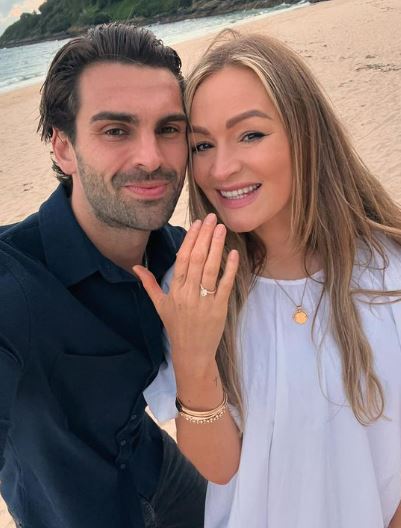 You are currently viewing Laura Woods announces engagement to Adam Collard in heartwarming post