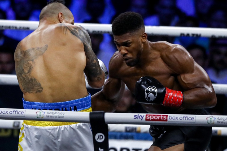 You are currently viewing Anthony Joshua picks himself over Oleksandr Usyk but KOs Tyson Fury and Daniel Dubois in first round of ‘best boxer’ tournament