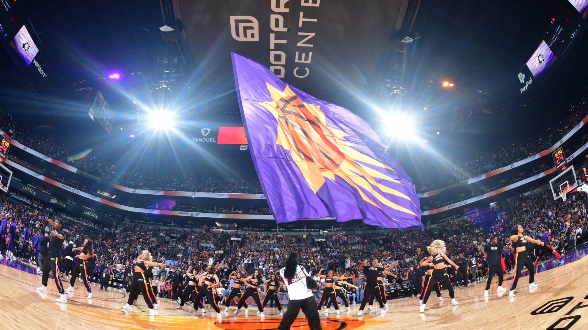 You are currently viewing Former Suns employee files discrimination complaint, seeks $60 million in damages